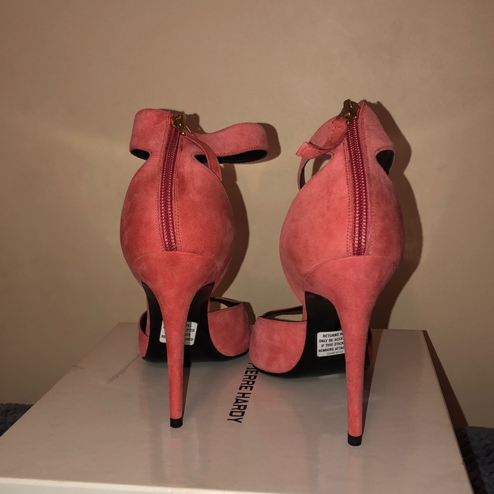 Shoes - Picture 3 of 4
